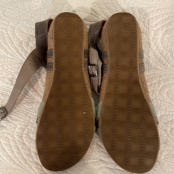 COPY - Taos Sandler womens size 10-10.5 with cork wedge heel hardly worn - Picture 4 of 5